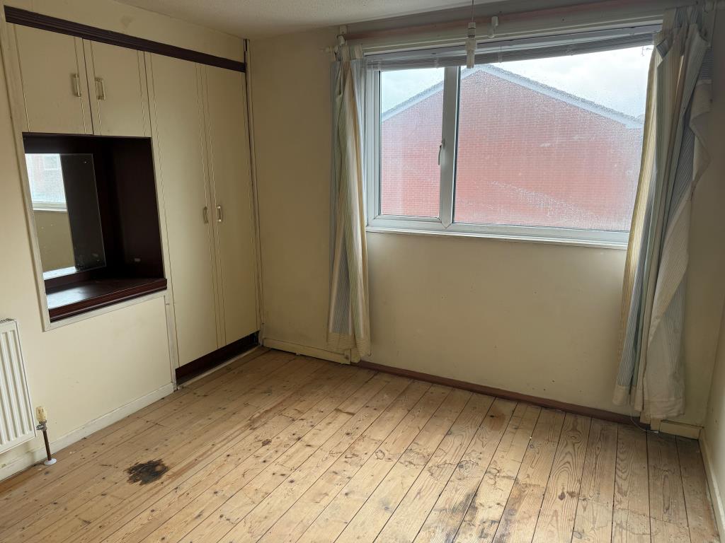 Lot: 107 - THREE-BEDROOM HOUSE IN NEED OF COMPLETE REFURBISHMENT - Main bedroom with front window